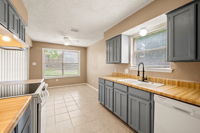 Building Photo - 6333 Scott Ct