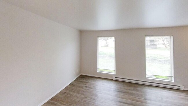 Building Photo - 2319 Wilson Ave