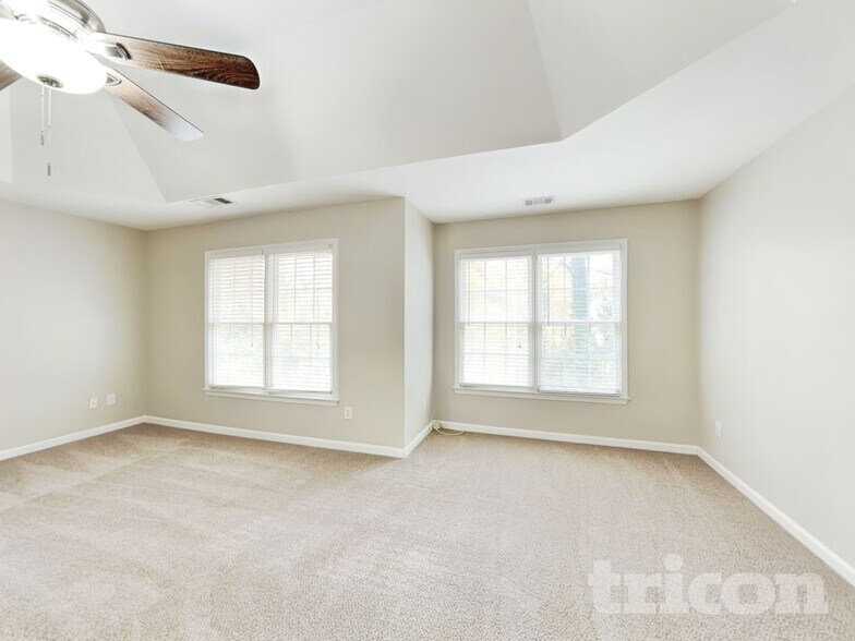 Building Photo - 716 Parkside Dr