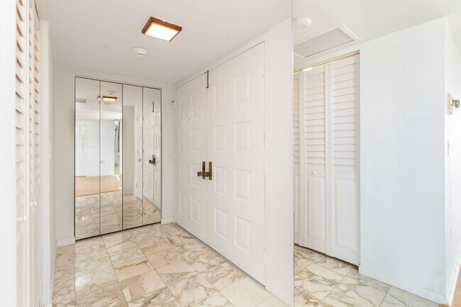 Building Photo - 5200 N Flagler Dr