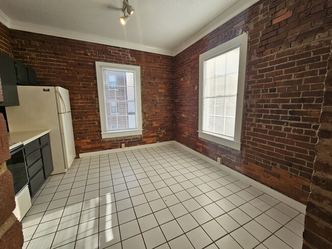 Building Photo - 607 Lindsay St