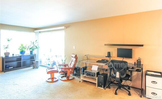 Building Photo - 3825 NE 155th Pl