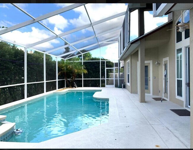 Building Photo - 8055 Glitter Ct
