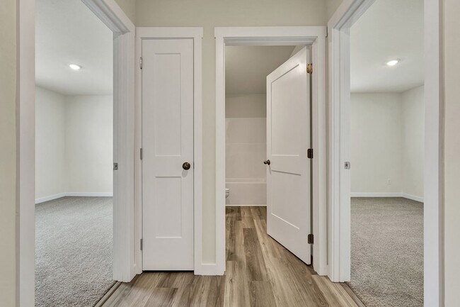 Building Photo - 576 Fox Den Cir