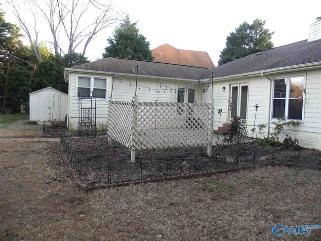 Building Photo - 104 Prairie Ct