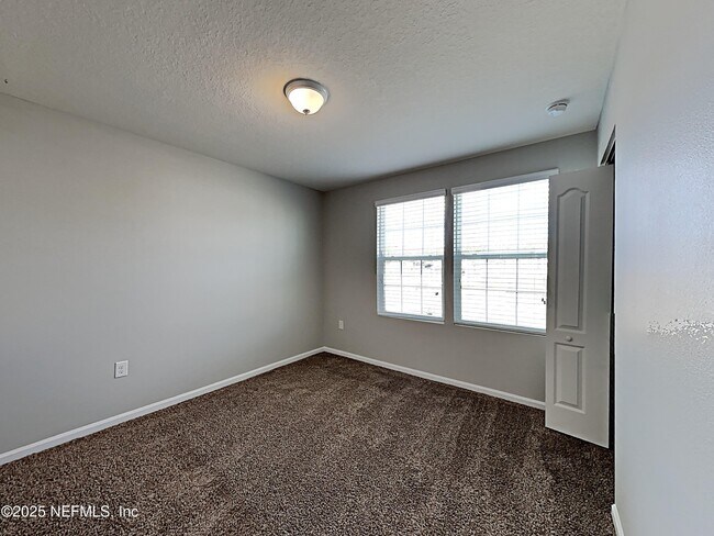 Building Photo - 2209 Pebble Point Dr