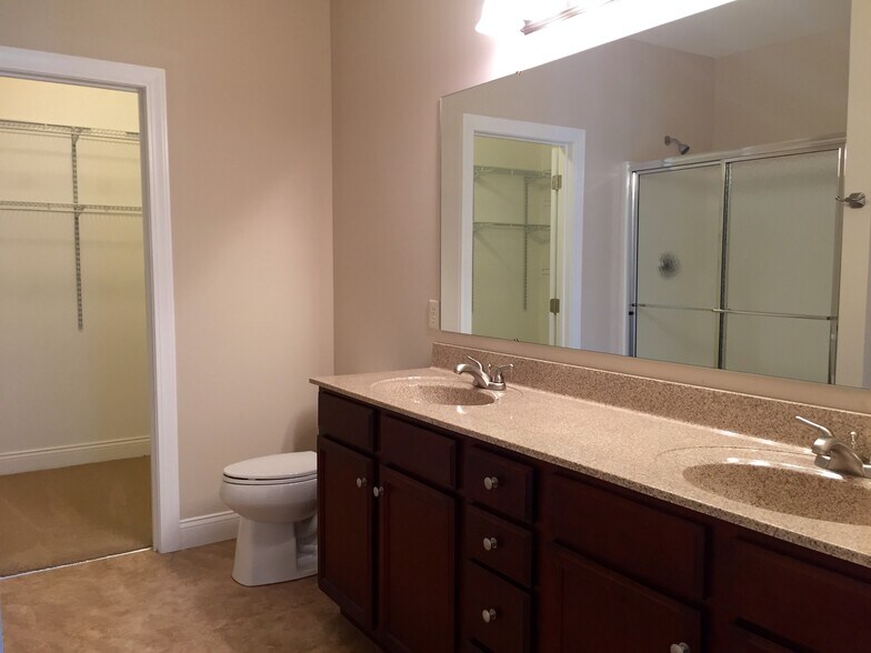 Building Photo - 4690 Picadilly Cir
