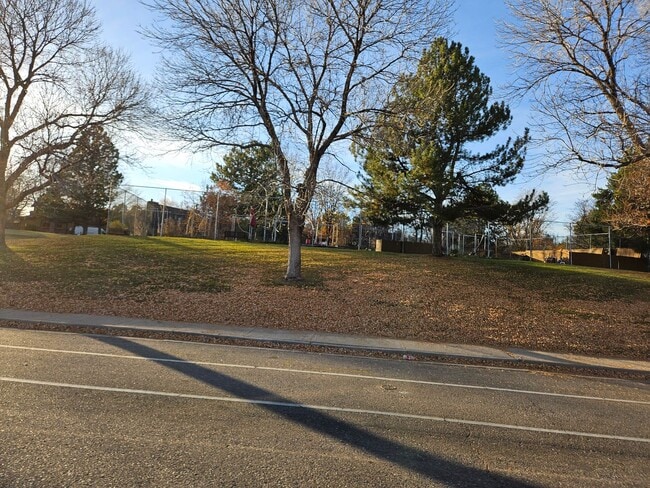 Building Photo - Charming House 3 Beds 2 1/2 Baths 2 Living...