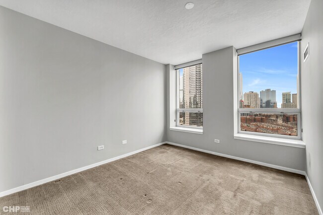 Building Photo - 600 N Kingsbury St
