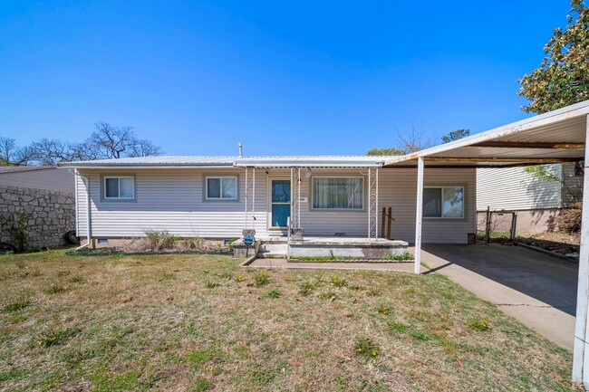 Primary Photo - This beautifully updated 4-bedroom, 1-bath...