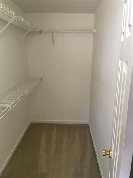 Building Photo - 233 Hunt Creek Dr