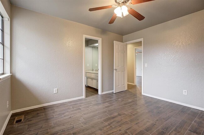 Building Photo - 2301 Tredington Way