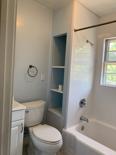 Building Photo - 65 Bacon St