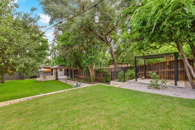 Building Photo - 2309 Newfield Ln