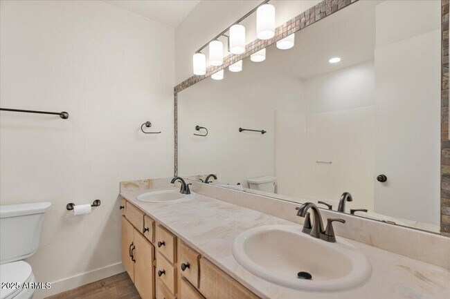 Building Photo - 7803 E Vernon Ave