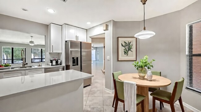 Building Photo - Renovated 2/2 Home with Garage in South Sarasota