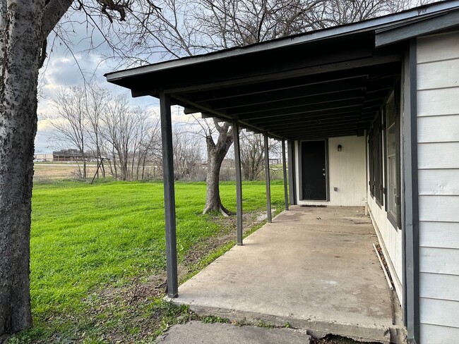 Building Photo - 507 FM156