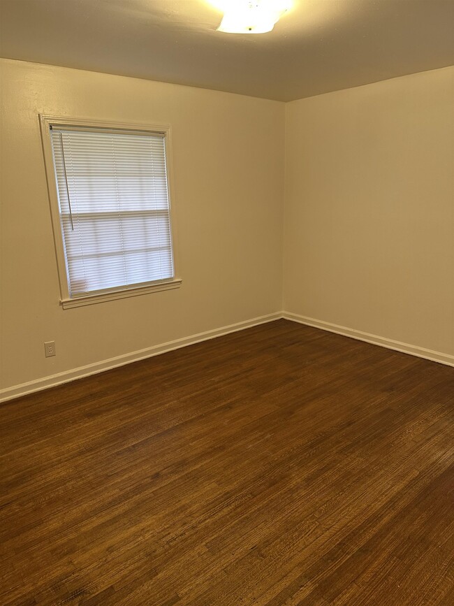 Building Photo - 580 Parkdale Dr