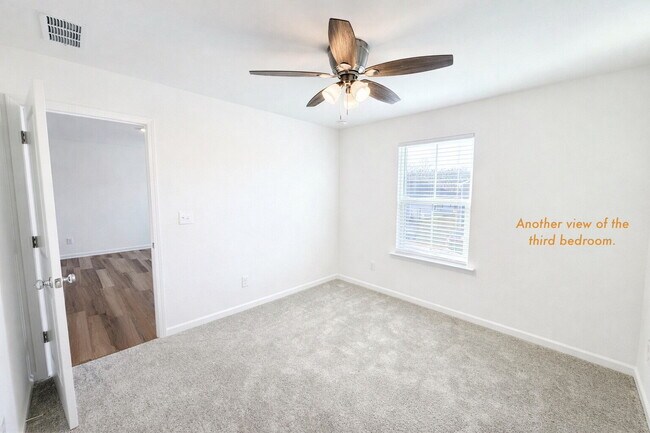 Building Photo - Like New 5 Bedroom Home with Community Amenities