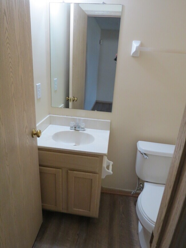Building Photo - 857 Radbourne Dr