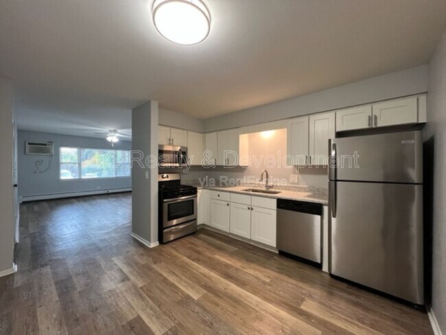 Building Photo - 312 N Warwick Ave