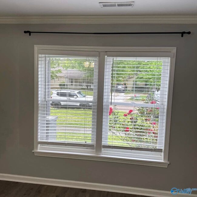 Building Photo - 1112 NE Wellman Ave