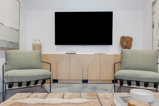 Building Photo - 1000 NW 9th Ct