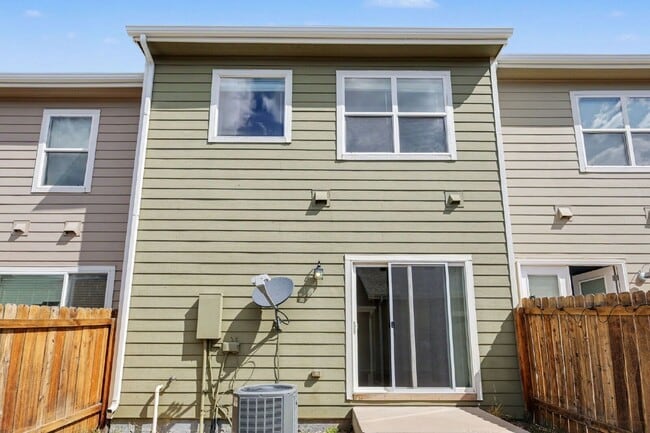 Building Photo - 4822 Condor St