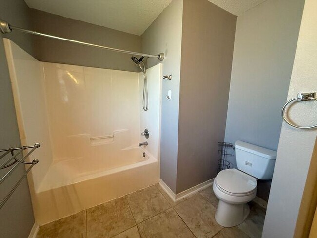 Building Photo - Gulf Breeze - Grand Ridge - 4 bedroom, 2.5...
