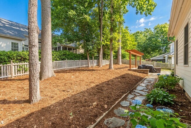 Building Photo - Gorgeous brick ranch with bonus room!!! Application Pending