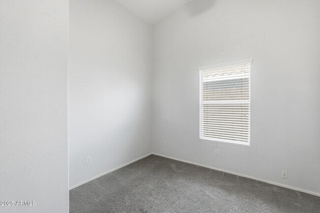 Building Photo - 542 N Palo Verde