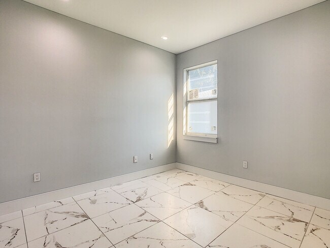 Building Photo - 5237 Jennings St