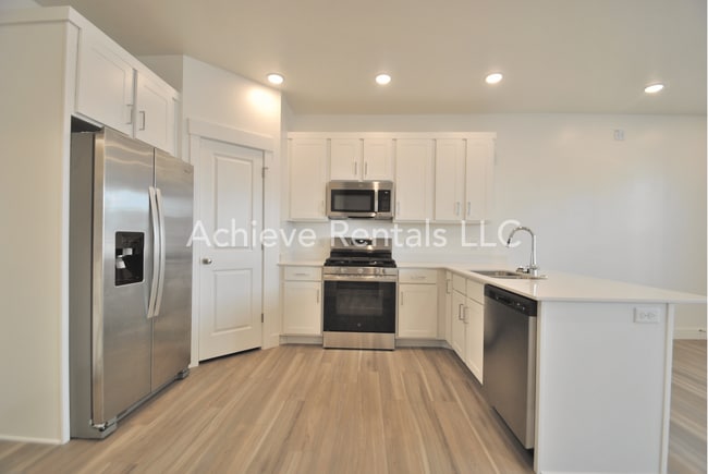 Building Photo - 560 S 1225 W