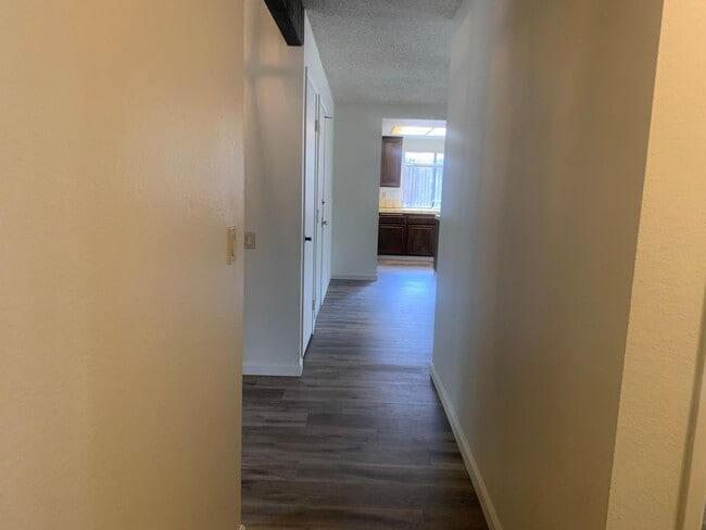 Building Photo - Large one story 4 bedroom home in Orangevale