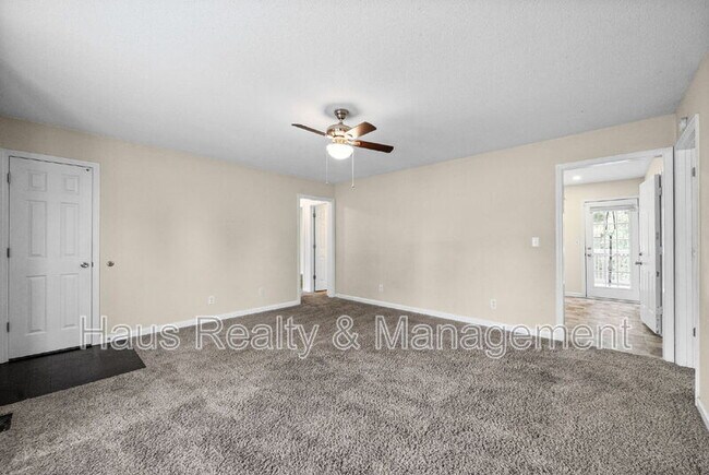 Building Photo - 932 Granny White Rd