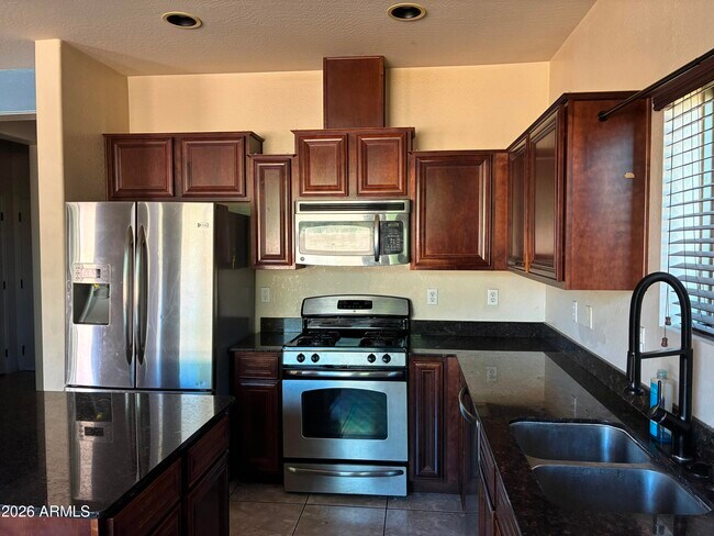 Building Photo - 3340 S Sunland Dr