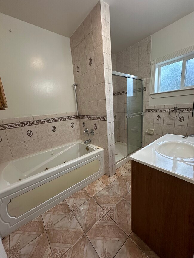 Building Photo - 123 Euclid Ave