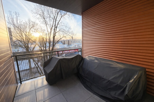 Building Photo - 4513 N Clark St