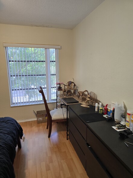 desk and chair - 490 NW 20th St
