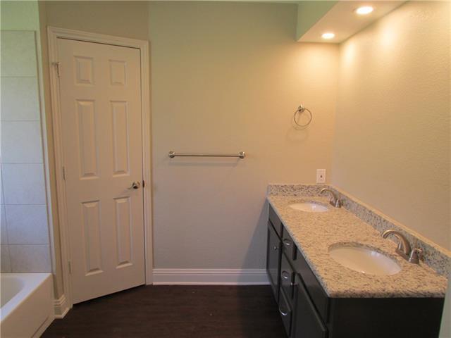 Building Photo - 6820 Stillmeadows Cir N