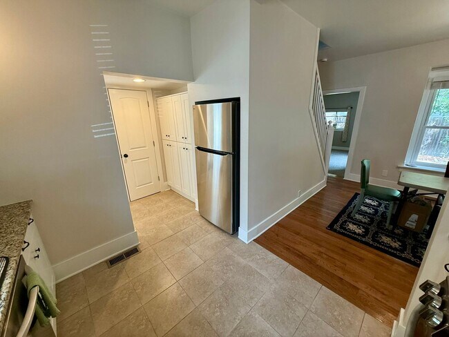Building Photo - Downtown Charmer with Many Updates