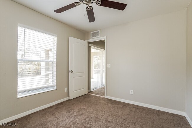 Building Photo - 769 Gaylord Ave S