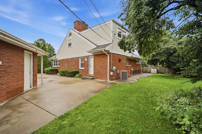 Building Photo - 114 N Lancaster St