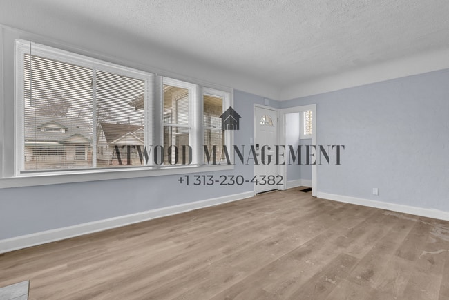 Building Photo - This beautifully updated 4-bedroom, 1-bath single-family home is ready for move-in!