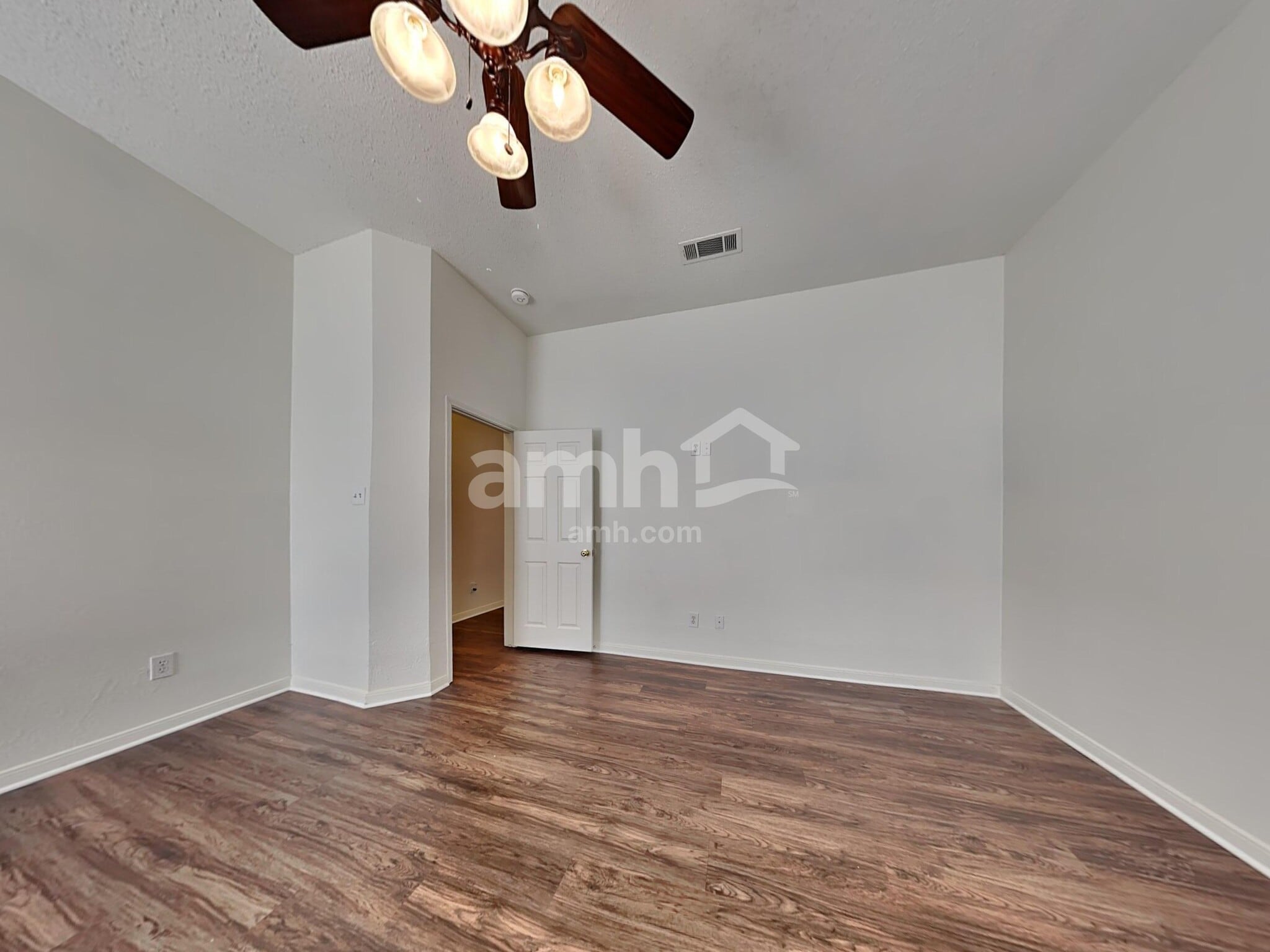 Building Photo - 532 N Parks Dr