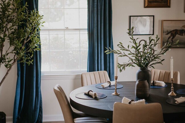 Building Photo - 946 Magnolia St SE