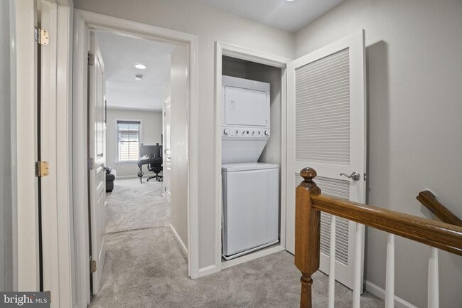 Building Photo - 2509 S Kenmore Ct