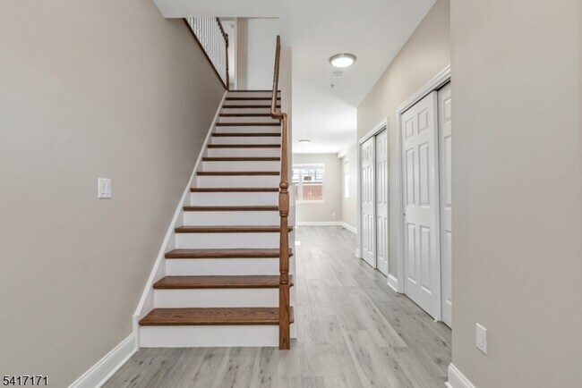 Building Photo - 150 N Auten Ave