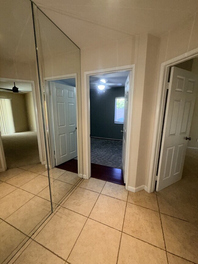 Building Photo - 3-Bedroom Home, Large backyard  & Pets Welcome