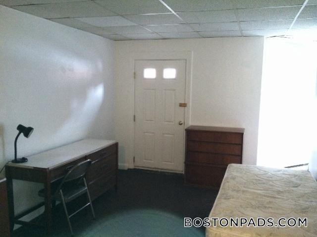 Building Photo - 854 Beacon St